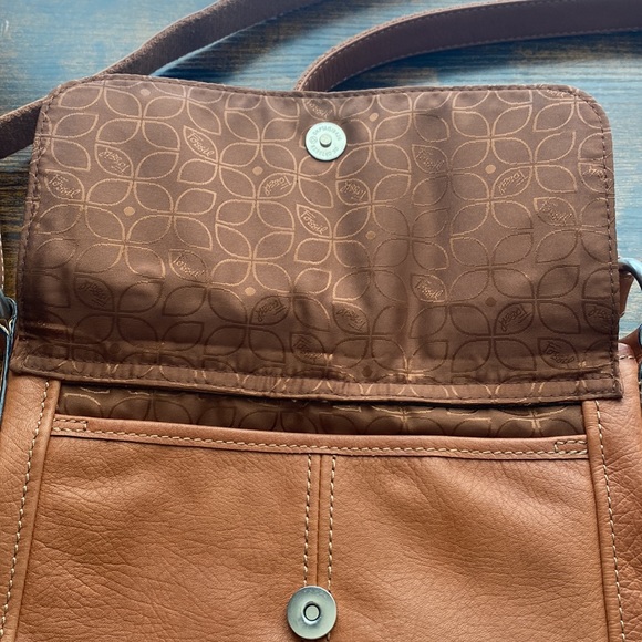 Fossil Crossbody bag. - Picture 3 of 16